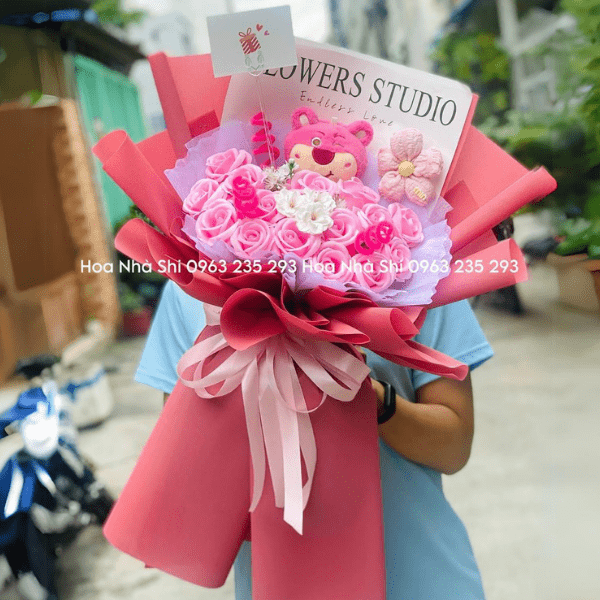 Bó Hoa Sáp Thơm Kèm Gấu Dâu - 71