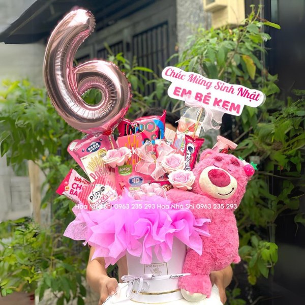 Hộp Hoa Bánh Kẹo Sinh Nhật Mix Gấu Dâu - 153 image 1