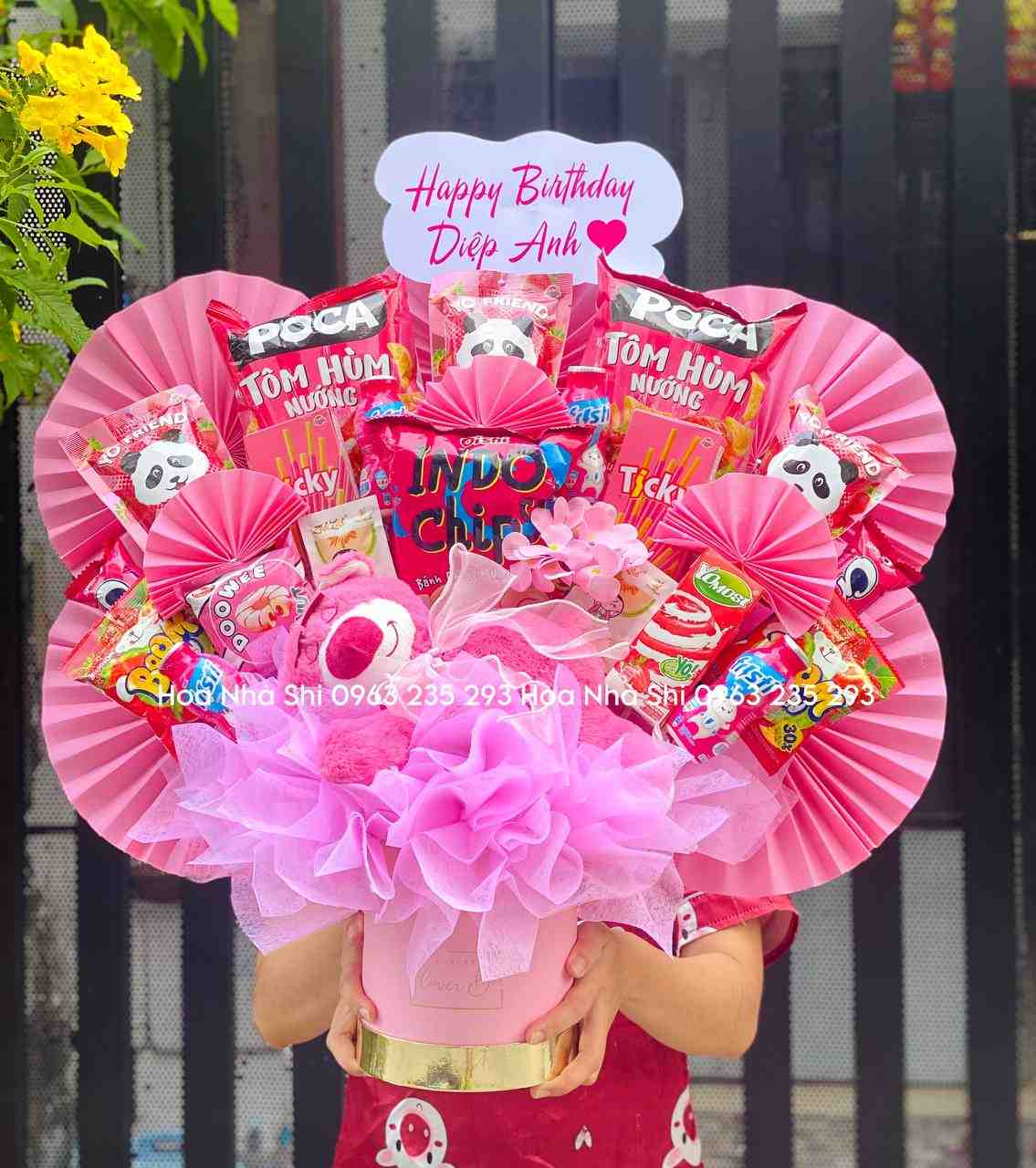 Bó Hoa Bánh Kẹo Sinh Nhật Mix Gấu Dâu Nằm - 180 image 1