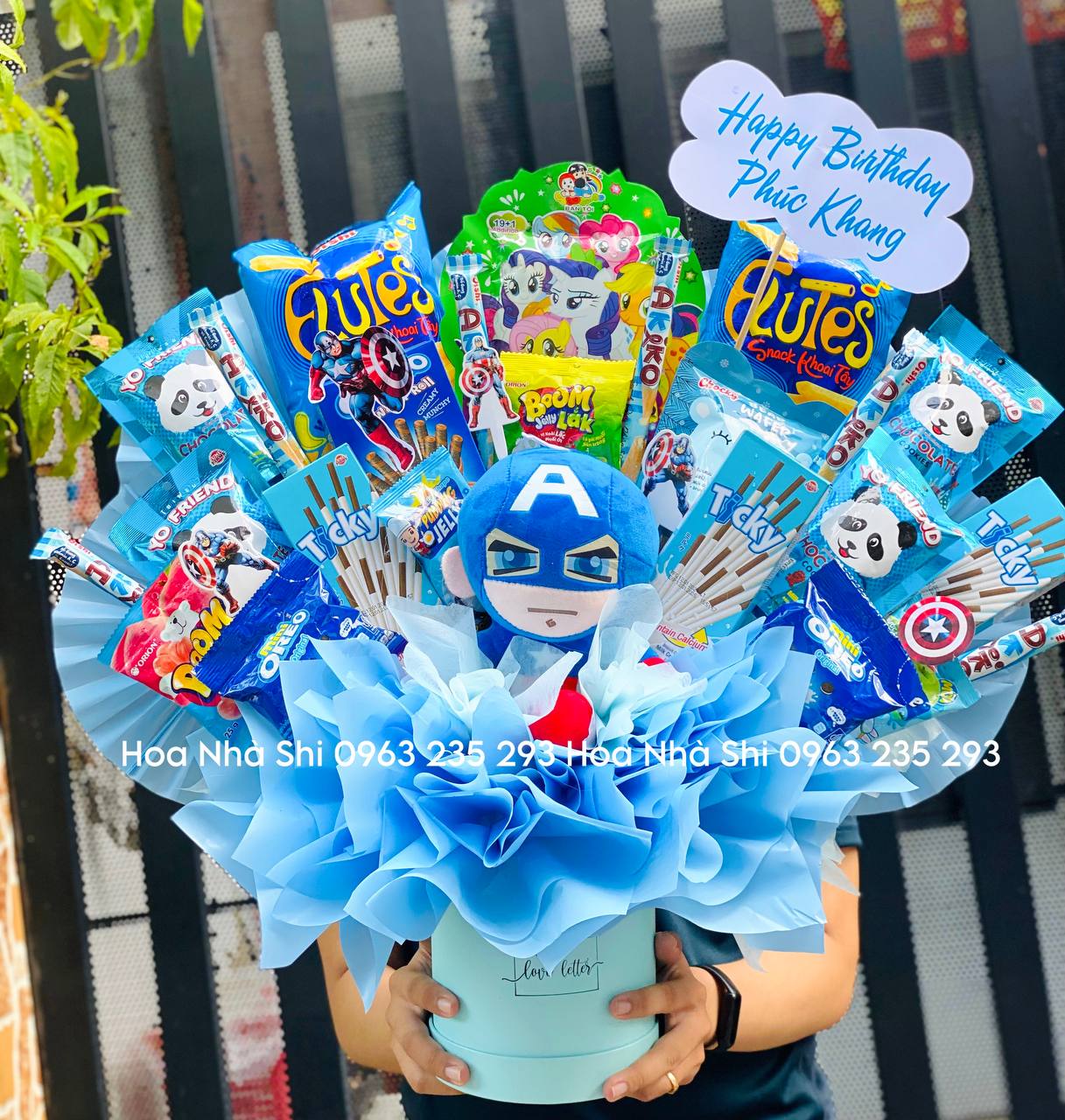 Hộp Hoa Bánh Kẹo Sinh Nhật Màu Xanh Dương Caption America - 234