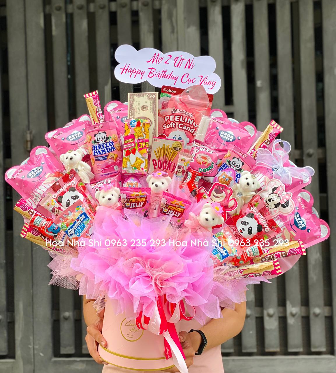 Hộp Hoa Bánh Kẹo Sinh Nhật Màu Hồng - 241