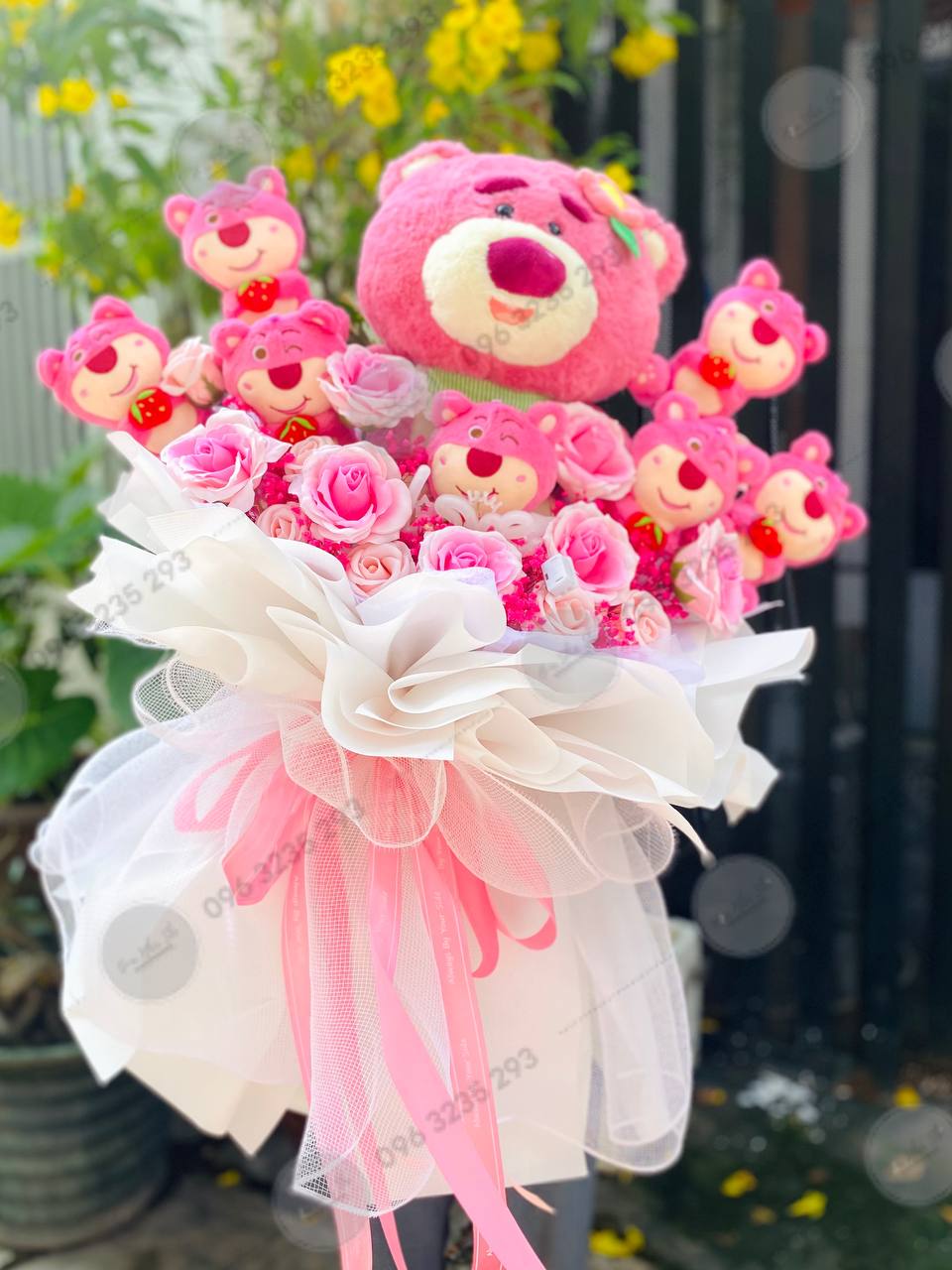 Bó Hoa Gấu Bông Dâu Khổng Lồ - 313